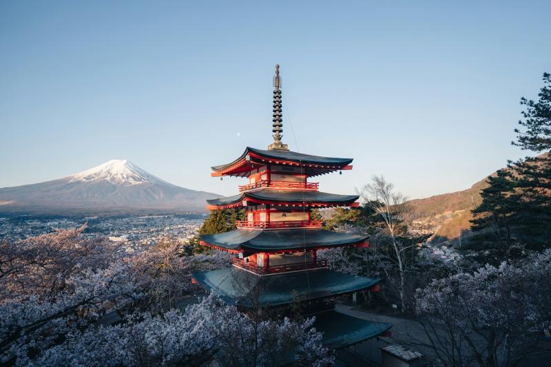 山下塔影